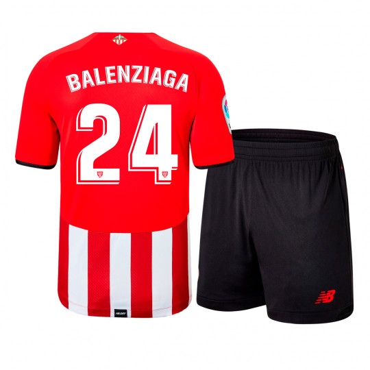 1.EKIPAZIOKO JUNIOR KITA 21/22
BALENZIAGA